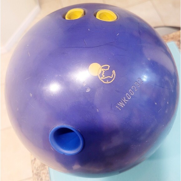Columbia 300 Yellow Dot Bowling Ball Vintage PURPLE 15.4lbs DRILLED TEC2 - Picture 3 of 5